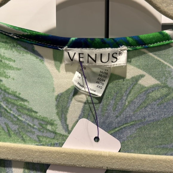 Venus Pre Loved Tropical Palm Trees Romper with Belt & Pockets, lined on bottom. - Picture 3 of 11